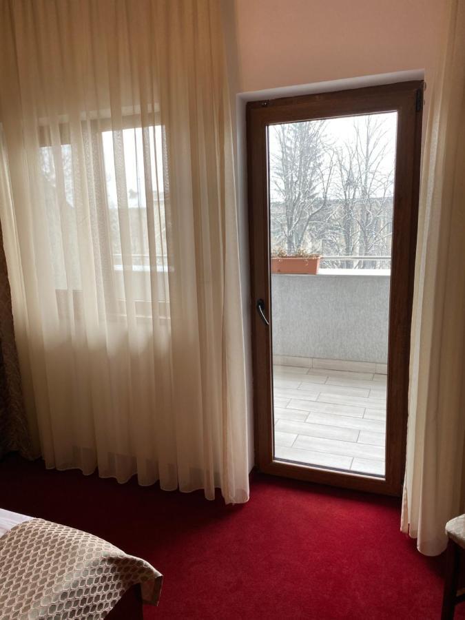 Hotel Onix Роман Экстерьер фото